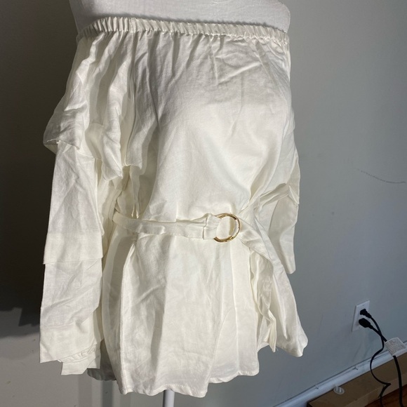 STUNNING white off the shoulder blouse with a belt - Picture 2 of 4